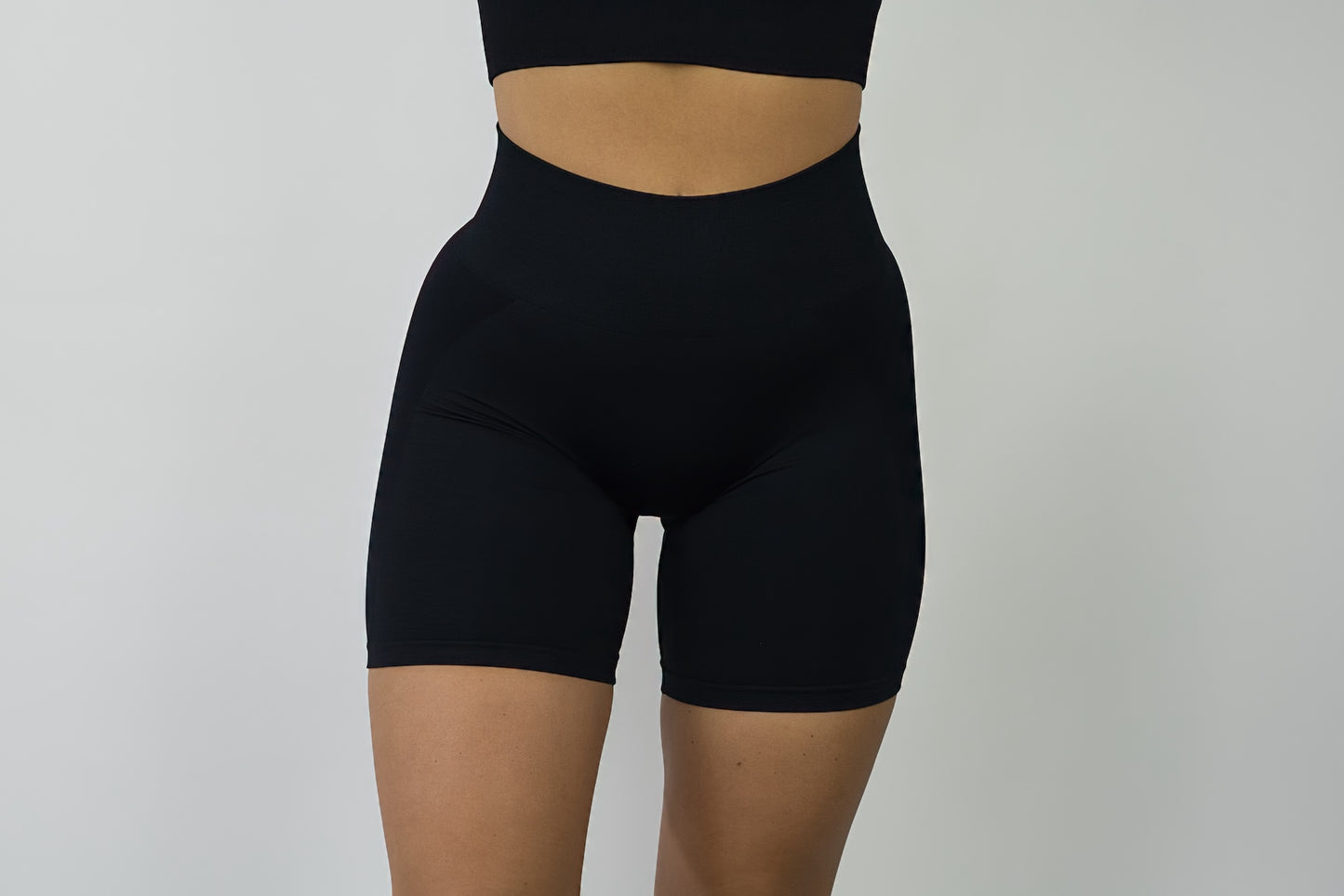 Contour Shorts - Schwarz