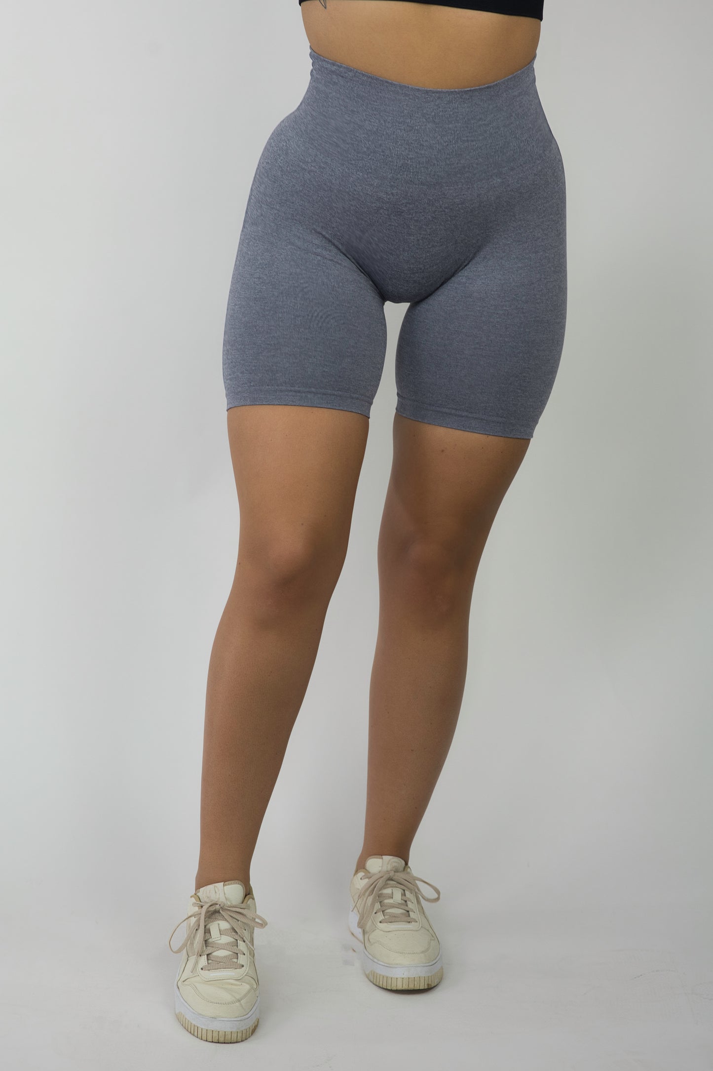 Curve Shorts - Grau