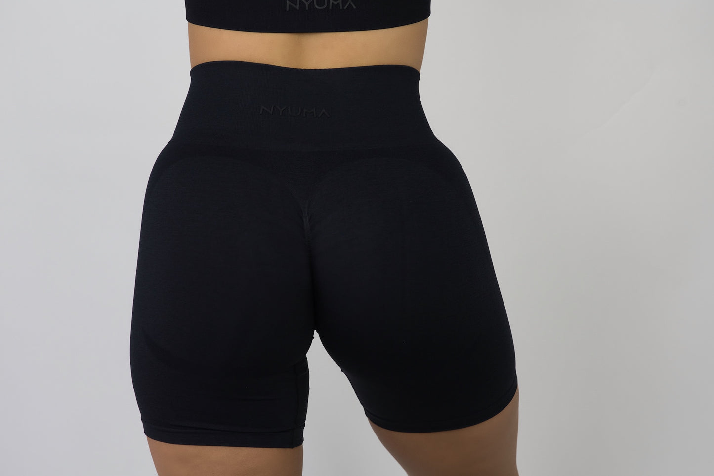 Contour Shorts - Schwarz